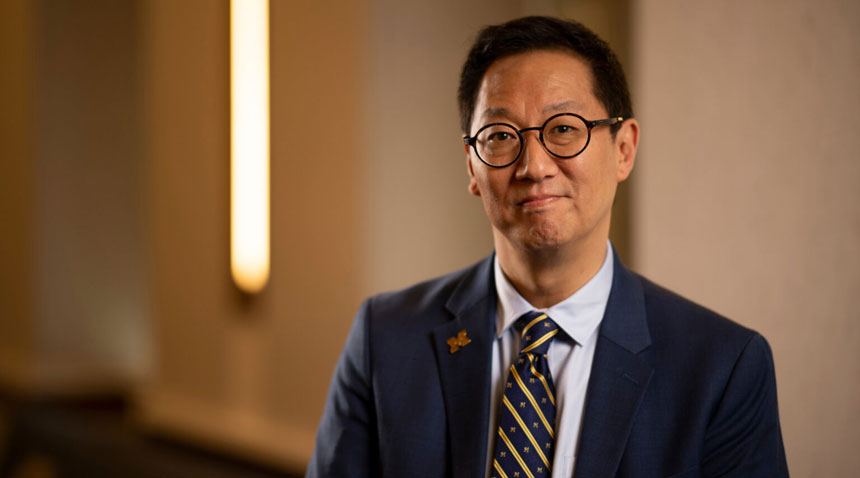 La Universidad de Michigan nombra a un descendiente canadiense y asiático como su decimoquinto presidente